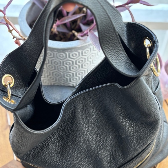 Michael Kors black leather bag with zip detail - Picture 5 of 11